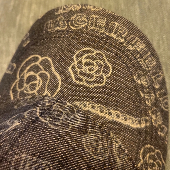 NWT Karl Lagerfeld Gray Denim Women's Ballcap - Floral/Wording In Cream - Picture 4 of 8